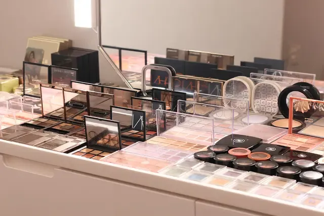 LediU | Hongdae Makeup Shop