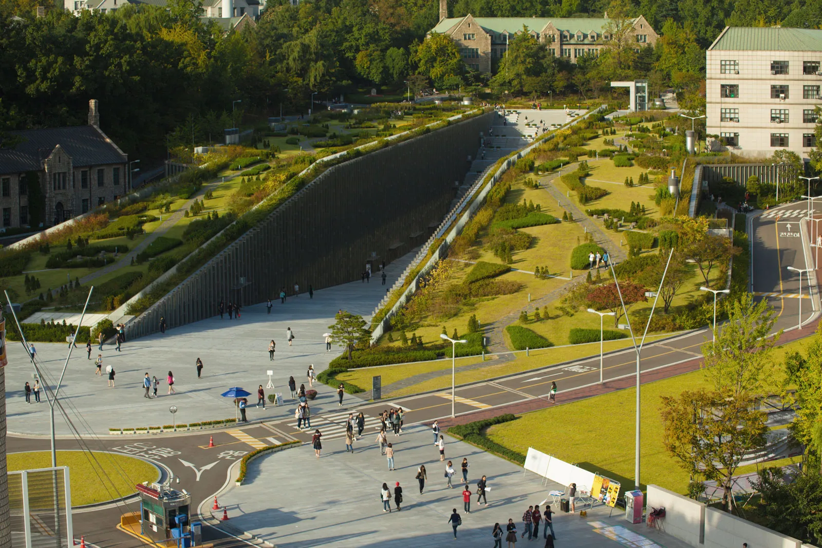 Ewha-Womans-University-Campus-Seoul-South-Korea.we