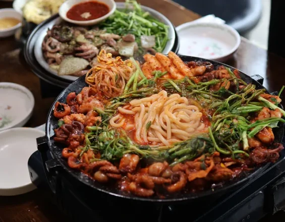A retro-style grilled spicy webfoot octopus restaurantㅣPassion Is Also Jjukkumi