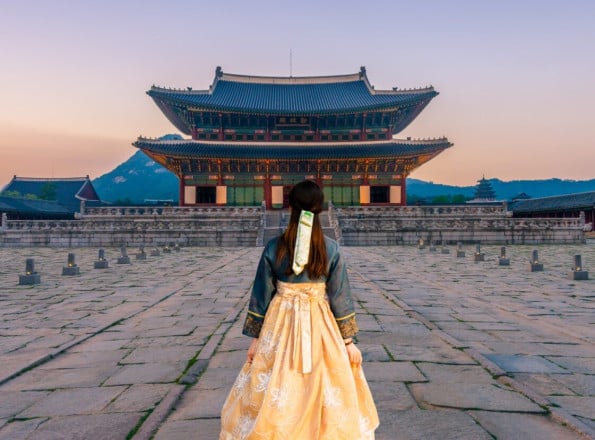 Gyeongbokgung Palace, Bukchon, Naksan & Gwangjang Market Day Tour