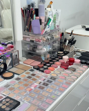 LediU | Hongdae Makeup Shop