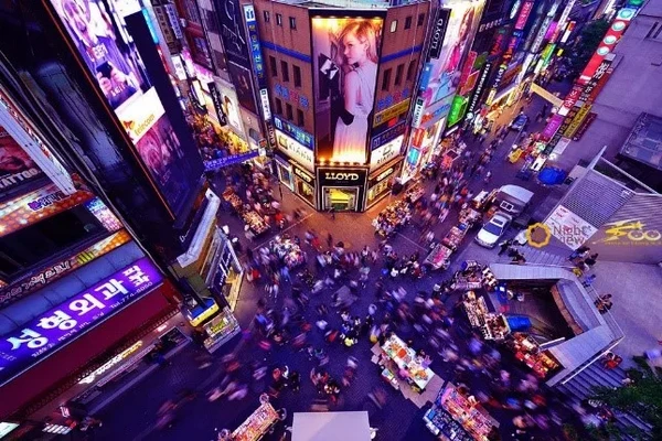 Hongdae – Youth Culture, Creative Cafés & Live Music