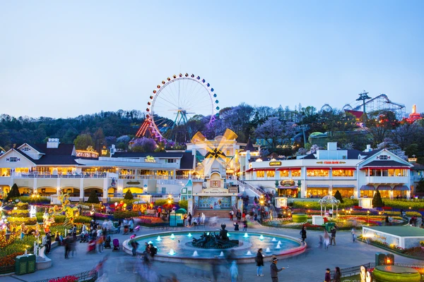 Lotte World & Everland – Korea’s Top Theme Parks for All Ages