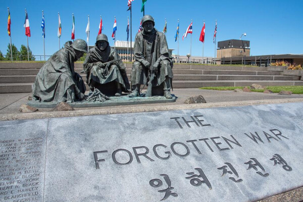 Seoul 1-Day Tour for Foreigners - Changdeokgung Palace, War Memorial of Korea, Seoul Sky