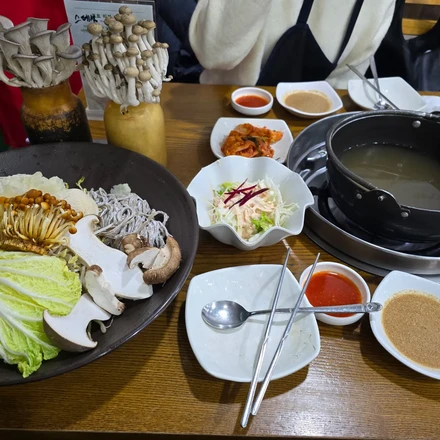 Daegwallyeong Makguksu & Shabu Shabu | Best Korean Restaurant in Hongdae