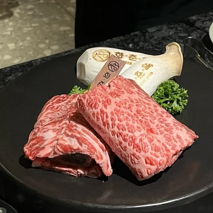 清潭洞（チョンダムドン）で味わう本場の韓牛カルビ｜華春屋（ファチュノク）清潭店