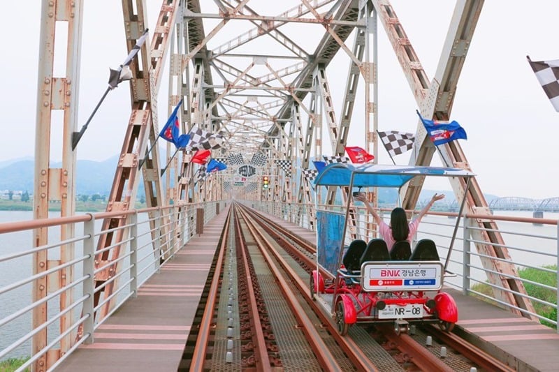 Gimhae Gaya Theme Park + Gimhae Nakdong River Rail Park + Gamcheon Culture Village Day TourㅣBusan Departure