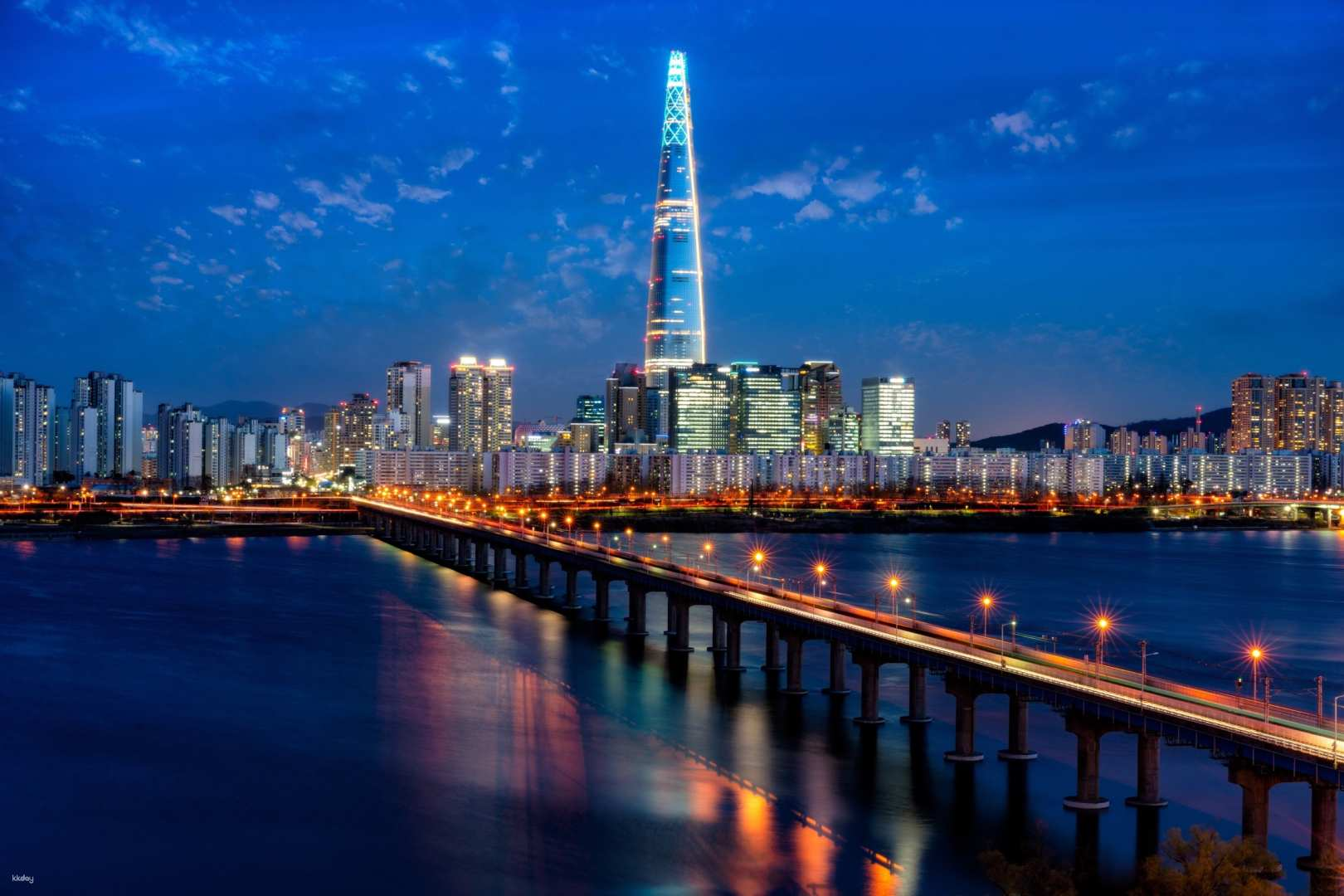 1-Day Seoul Daily Tour for Foreigners - Changdeokgung Palace, War Memorial, Seoul Sky