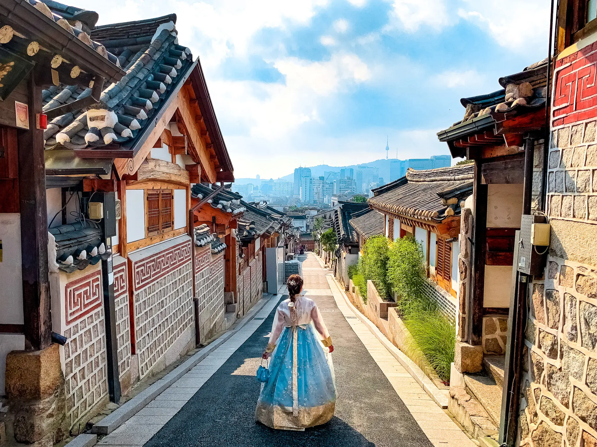 Wellness tour in Seoul (Hanbok + Knot Experience + Spa)