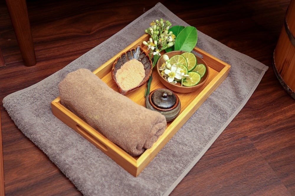 Wellness tour in Seoul (Hanbok + Knot Experience + Spa)