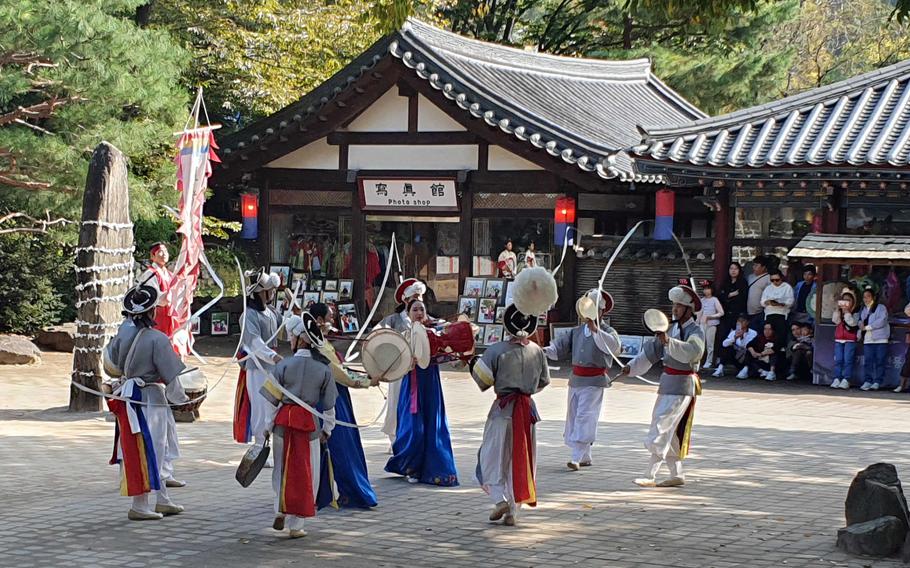 1-day trip to Gyeonggi-do (Gwacheon Seoulland + Yongin Folk Village)