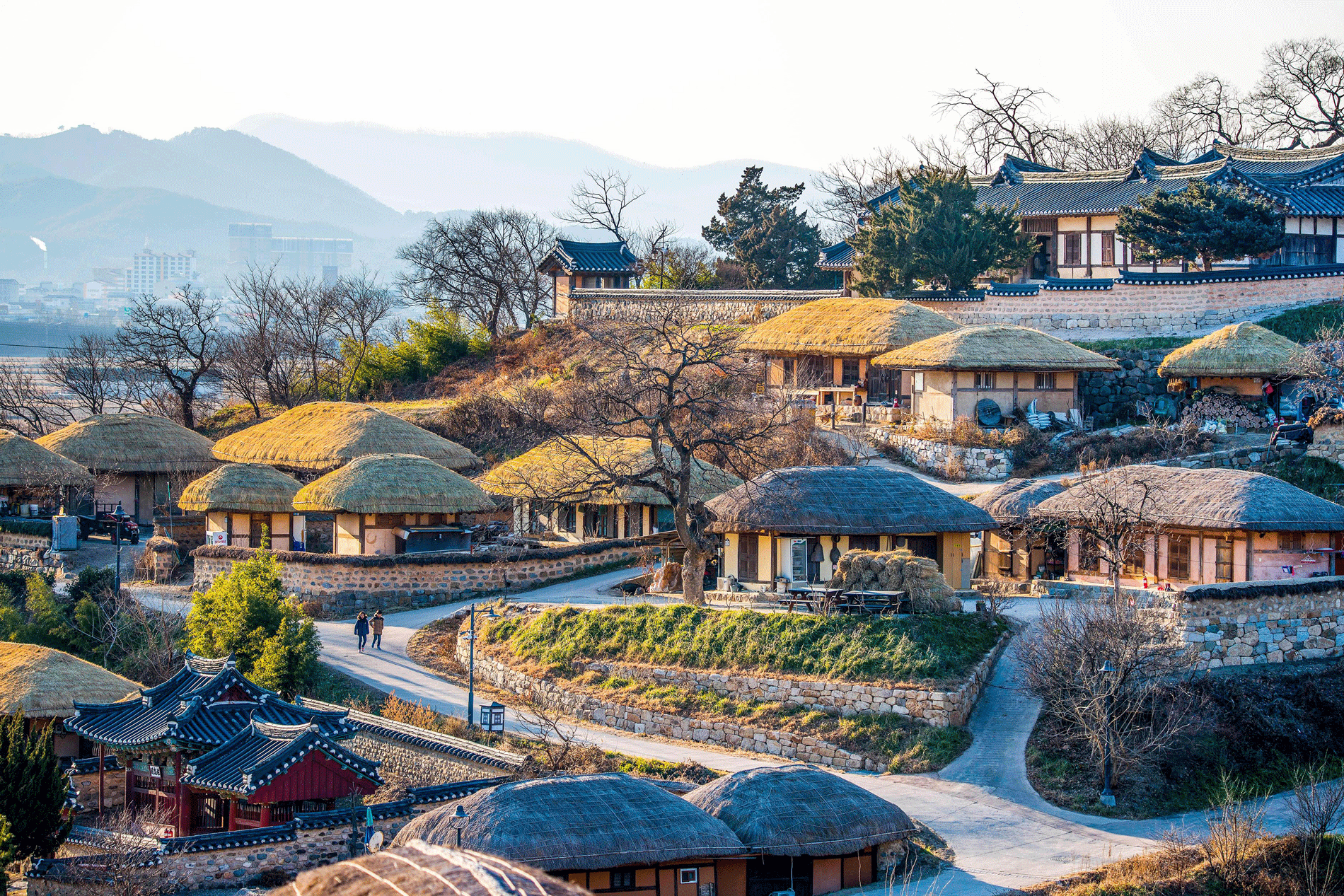A time machine tour that brings Korea's past and present together (1-day trip to Korean Folk Village, Suwon Hwaseong Fortress, etc.)