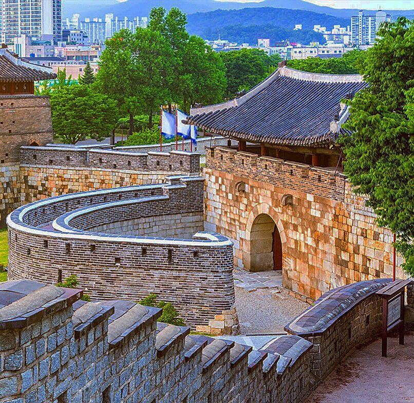 Korea Past & Present Time Machine Tour (Korean Folk Village & Suwon Hwaseong 1-Day Tour)