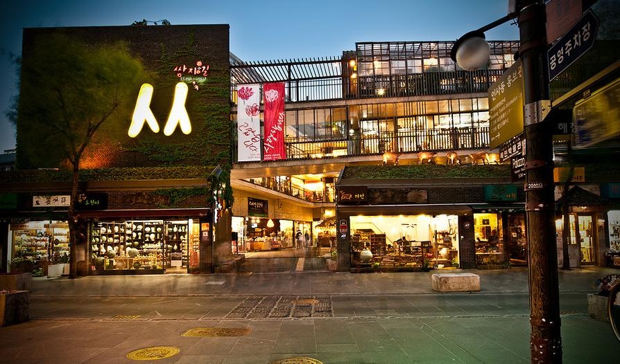 Seoul 1-Day Tour for Foreigners (Traditional Knot Craft, Insadong & Bukchon, Luxury Spa)