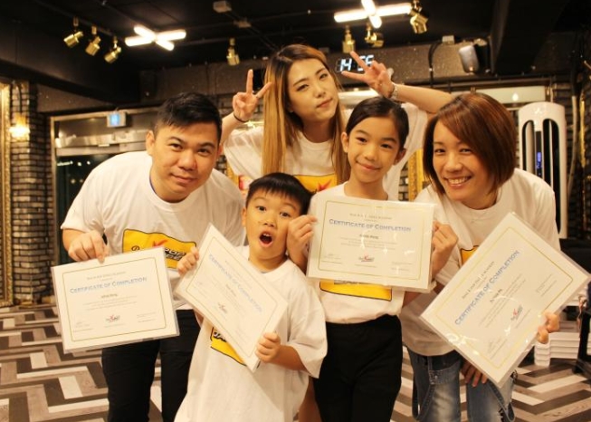 K-pop Culture 1-Day Tour for Foreigners (Hongdae Street, K-pop Dance Class, Myeongdong HiKR Ground, Nanta Show)