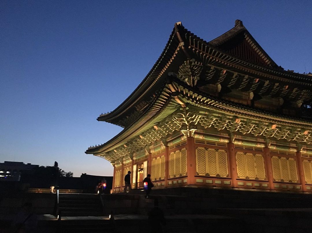 Seoul 1-Day Daily Tour for Foreigners – Changdeokgung, War Memorial of Korea, Seoul Sky