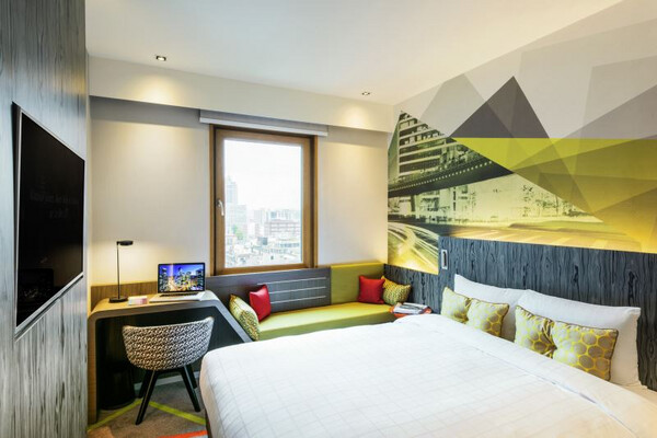 Deluxe Twin with Breakfast for 2