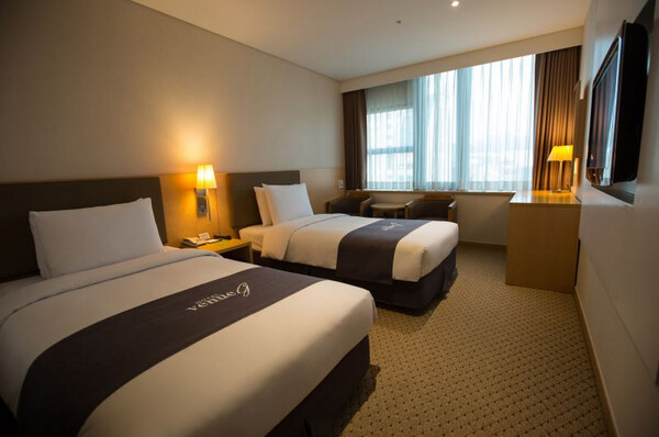 Superior Twin Breakfast Package